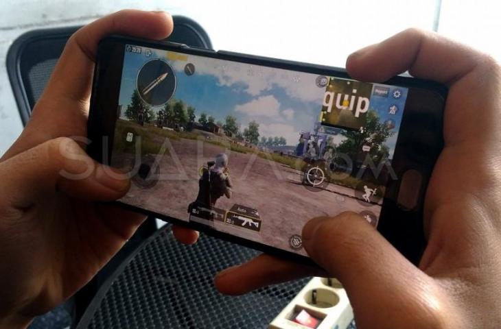 Ilustrasi main PUBG Mobile. (Suara.com/Oke Atmaja)