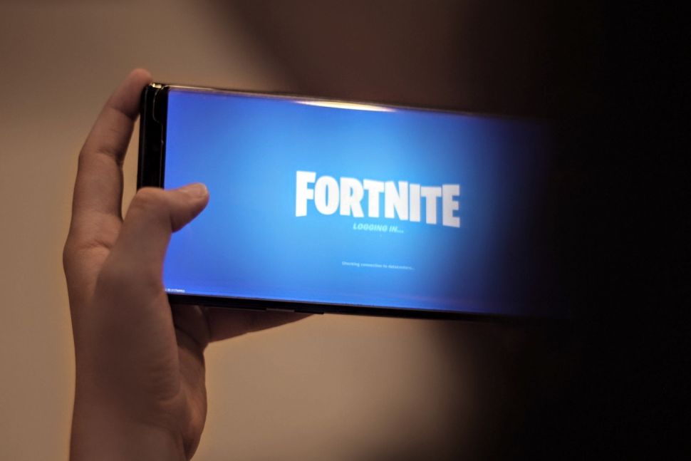 Ilustrasi game Fortnite. [Joshua Hoehne/Unsplash]