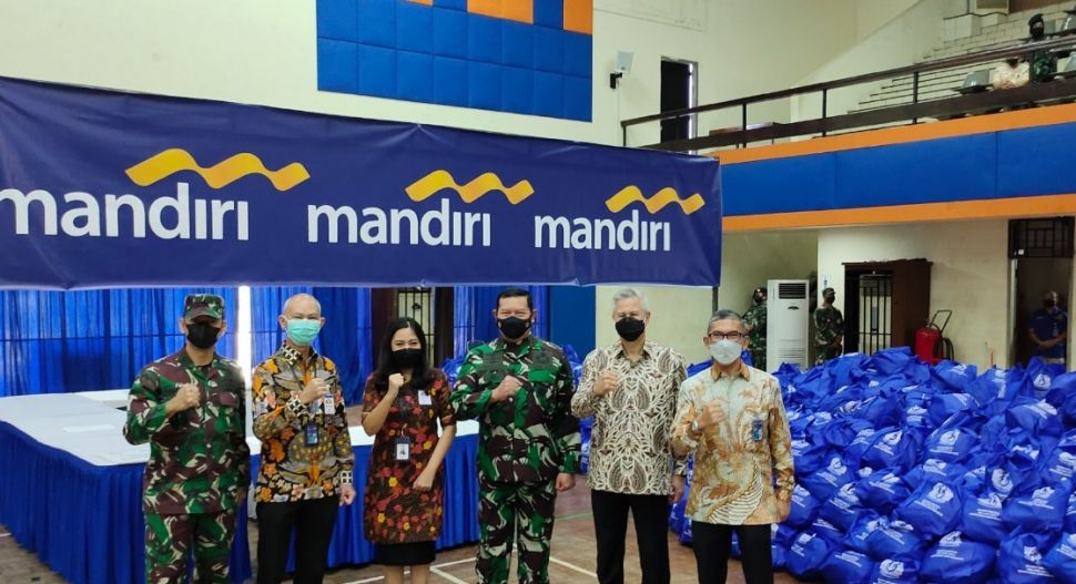 TNI AL - KASAL Laksamana TNI Yudo Margono (tiga kanan) dan Direktur Hubungan Kelembagaan Bank Mandiri Rohan Hafas (dua kanan). (Dok : Bank Mandiri)