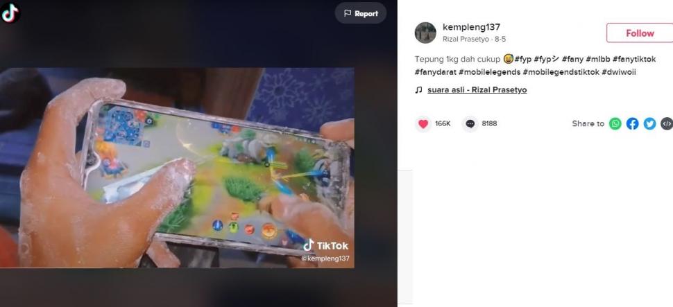 Penampakan HP milik salah satu gamer MLBB ini bikin netizen salfok. (TikTok/ @kempleng137)