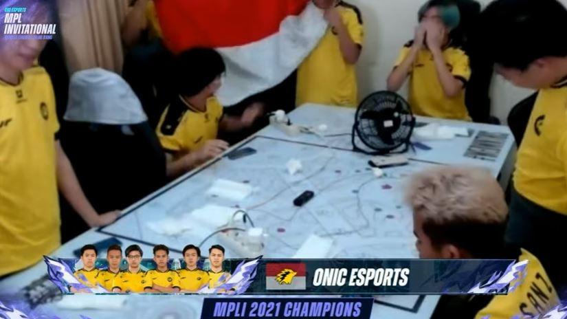 Momen ONIC memenangkan game keempat. (YouTube/ ONE Esports)