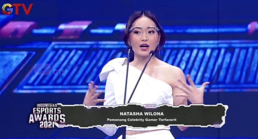 Natasha Wilona menyabet gelar Celebrity Gamer Terfavorit. (YouTube/ officialgtvid)